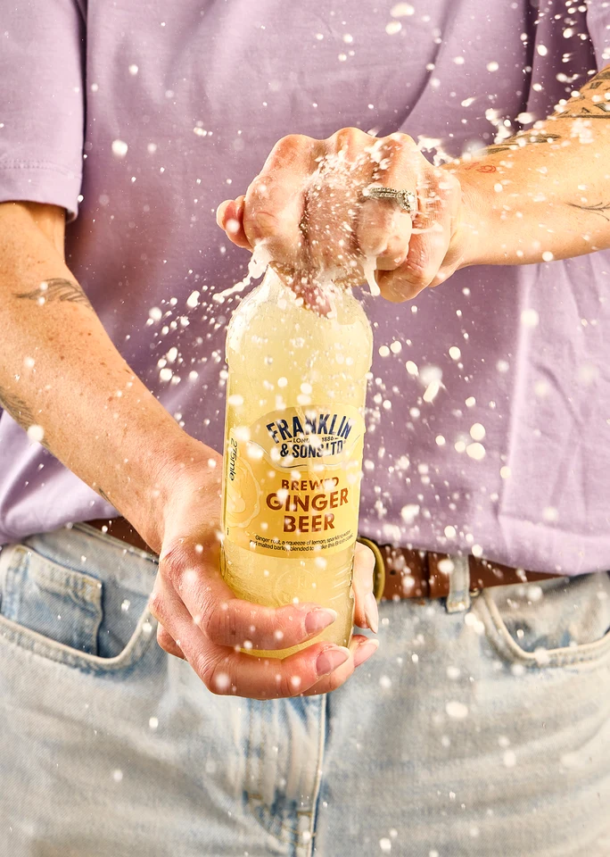 Oficiální lifestyle fotografie produktu F&S Ginger Beer 0,2l.