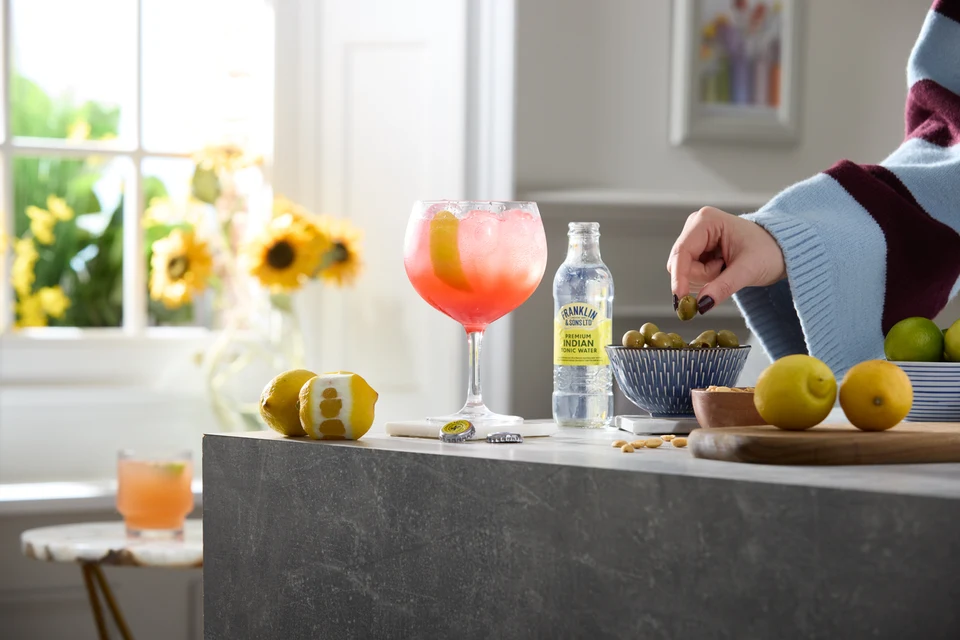 Oficiální lifestyle fotografie produktu F&S tonik Sicilian Lemon 0,2l.