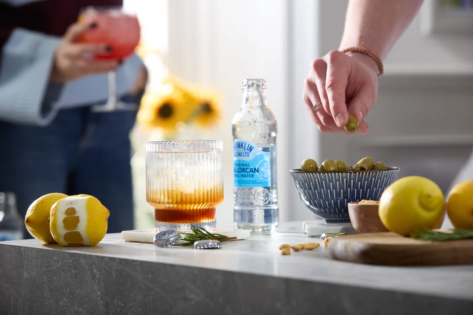 Oficiální lifestyle fotografie produktu F&S tonik Mallorcan 0,2l.