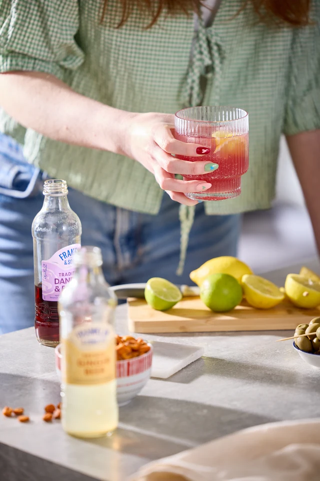 Oficiální lifestyle fotografie produktu F&S Ginger Beer 0,2l.
