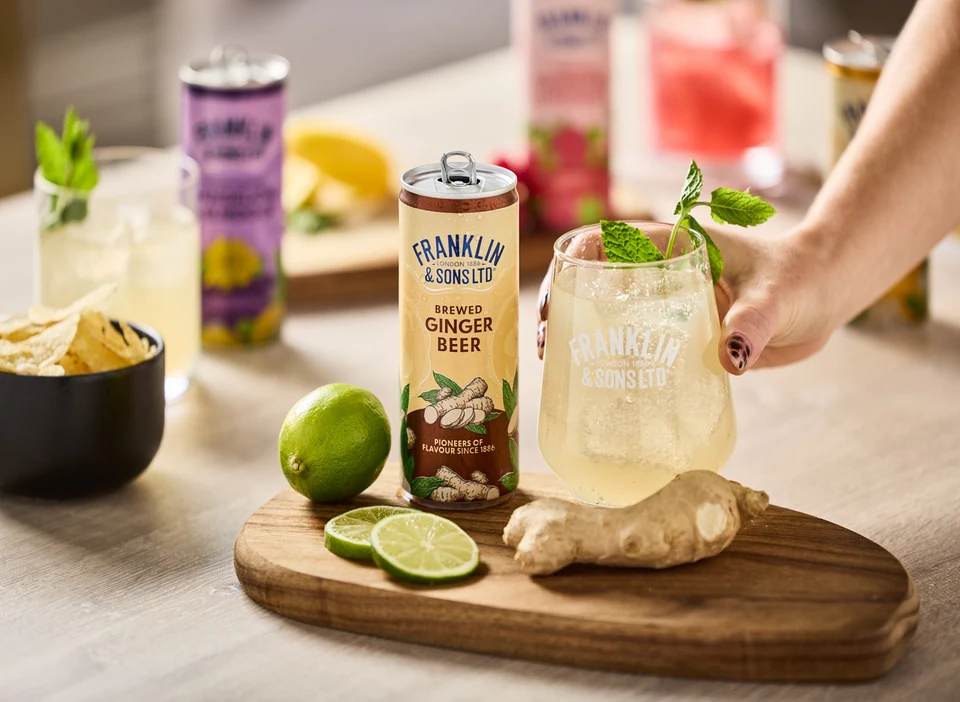 Oficiální lifestyle fotografie produktu F&S Ginger Beer plechovka 0,15l.