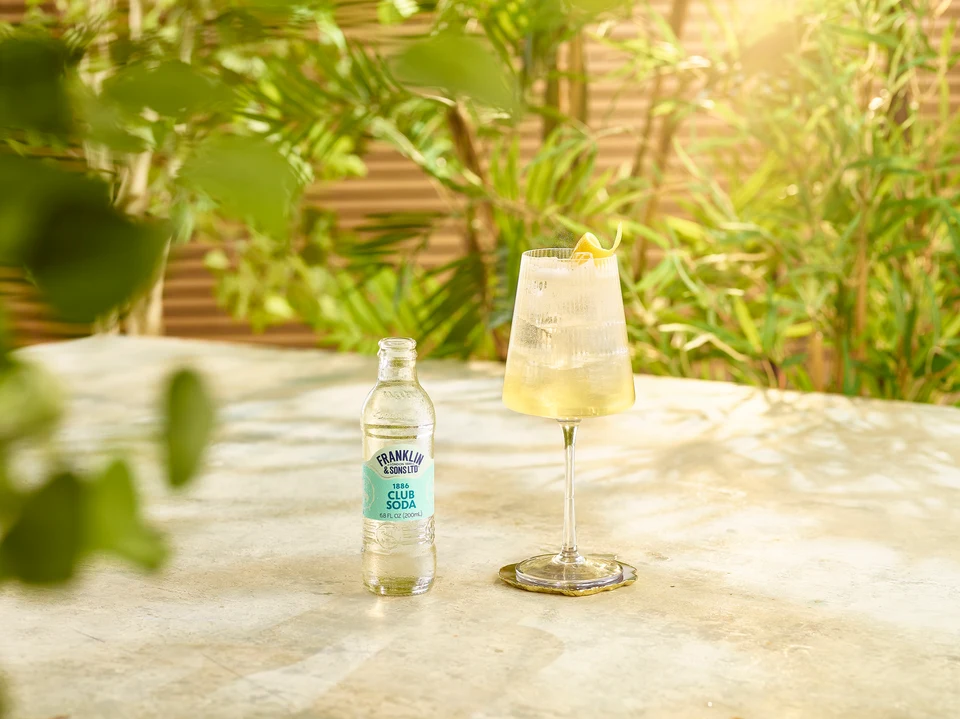 Oficiální lifestyle fotografie produktu F&S soda 0,2l.