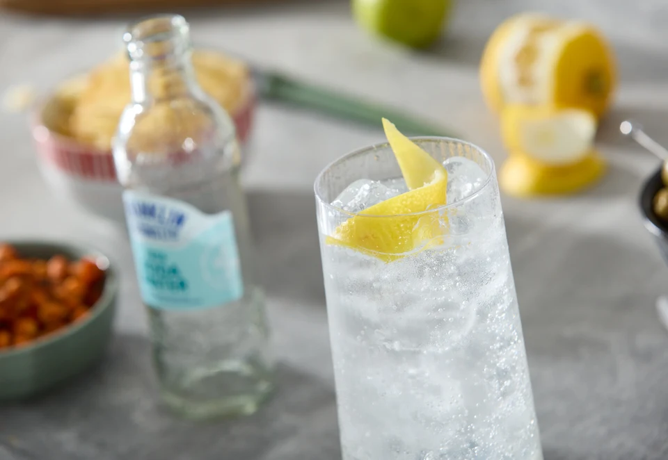 Oficiální lifestyle fotografie produktu F&S soda 0,2l.
