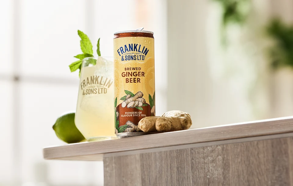 Oficiální lifestyle fotografie produktu F&S Ginger Beer plechovka 0,15l.