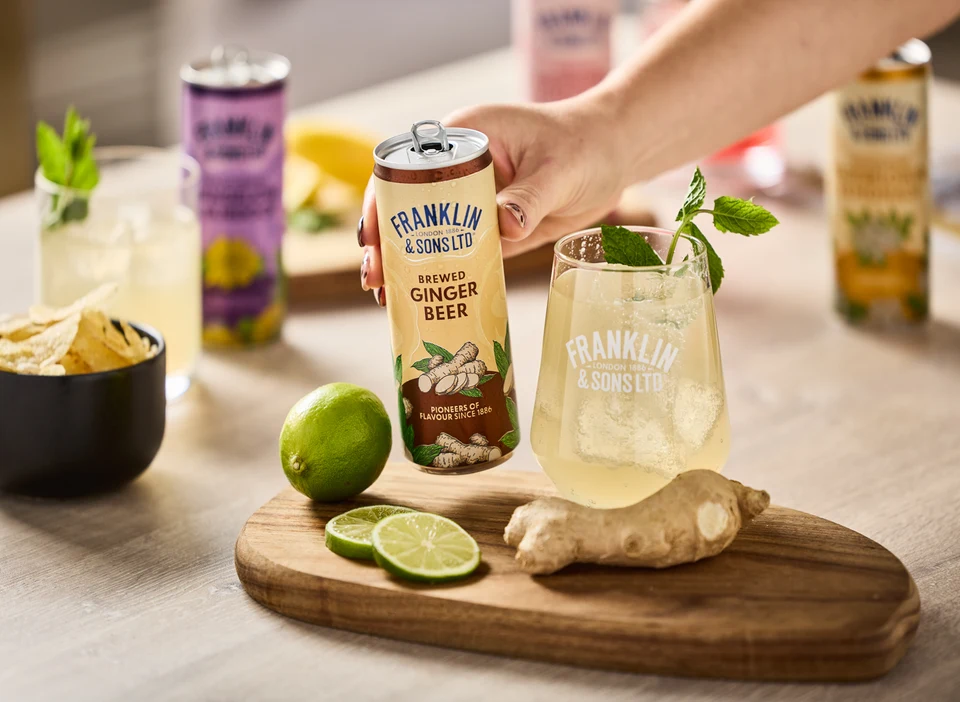 Oficiální lifestyle fotografie produktu F&S Ginger Beer plechovka 0,15l.