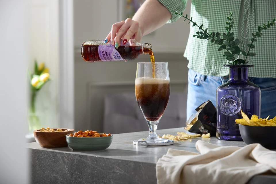 Oficiální lifestyle fotografie produktu F&S Cola 0,2l.