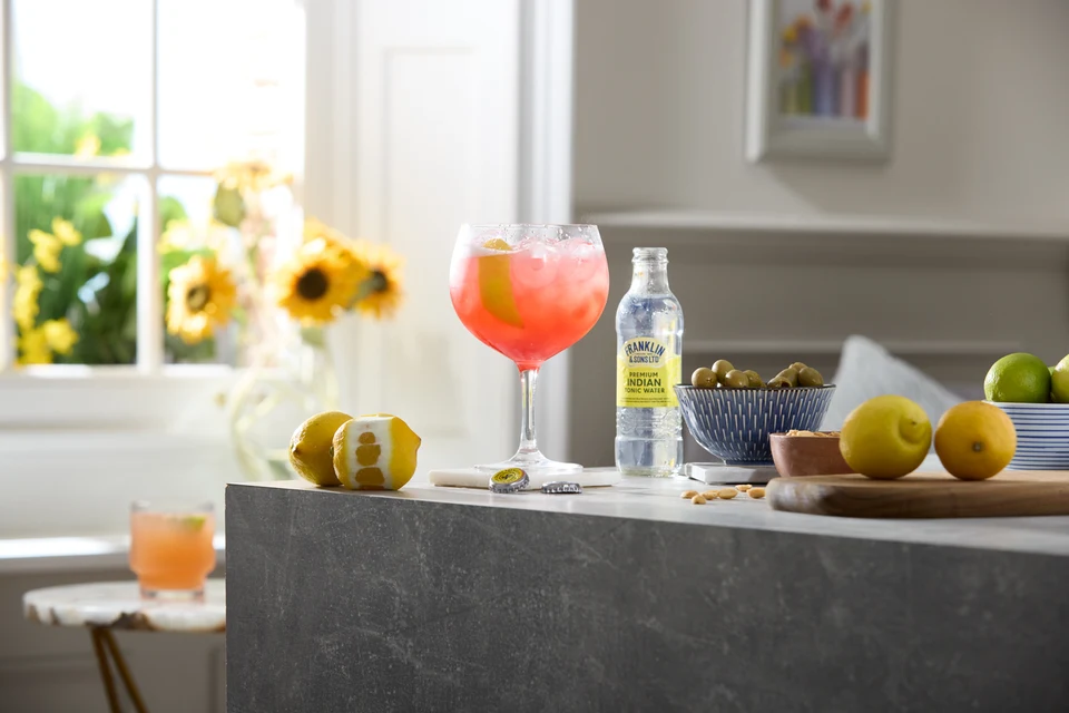 Oficiální lifestyle fotografie produktu F&S tonik Sicilian Lemon 0,2l.