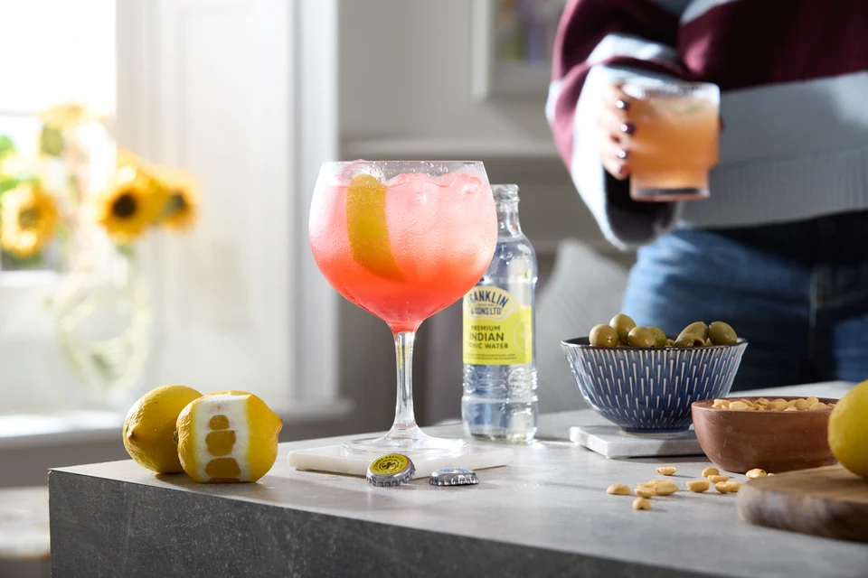 Oficiální lifestyle fotografie produktu F&S tonik Sicilian Lemon 0,2l.