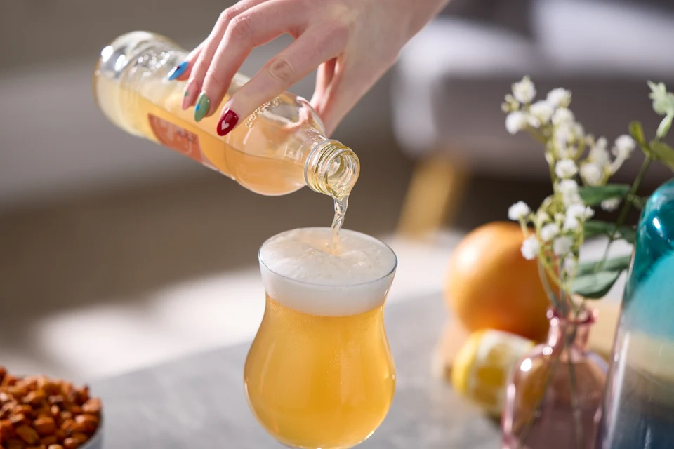 Oficiální lifestyle fotografie produktu F&S soda Grapefruit růžový 0,2l.