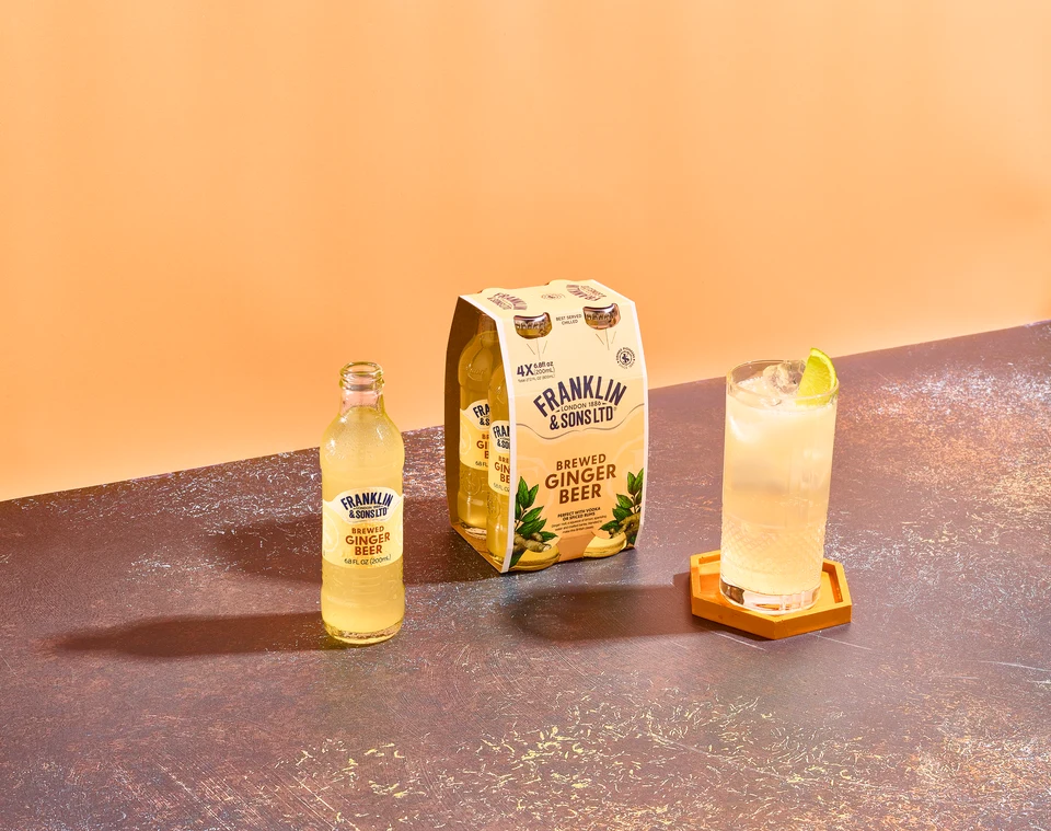 Oficiální skupinová lifestyle fotografie produktů F&S Ginger Beer 0,2l, F&S 4x0,2l Ginger Beer.
