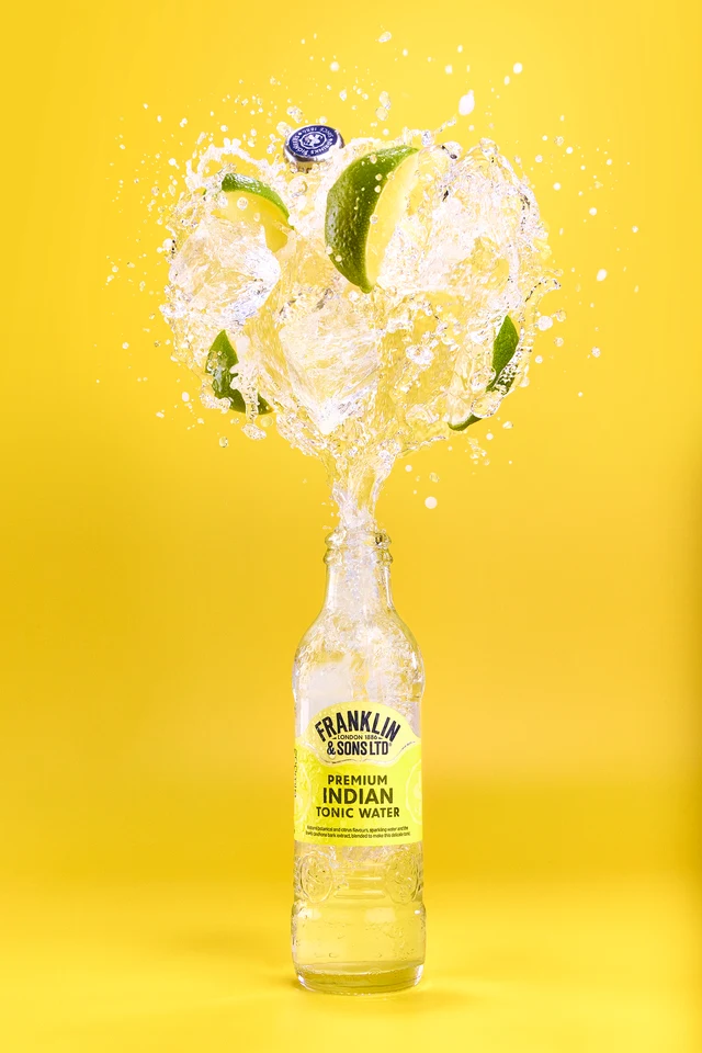 Oficiální lifestyle fotografie produktu F&S soda Ananas & Mandle 0,2l.