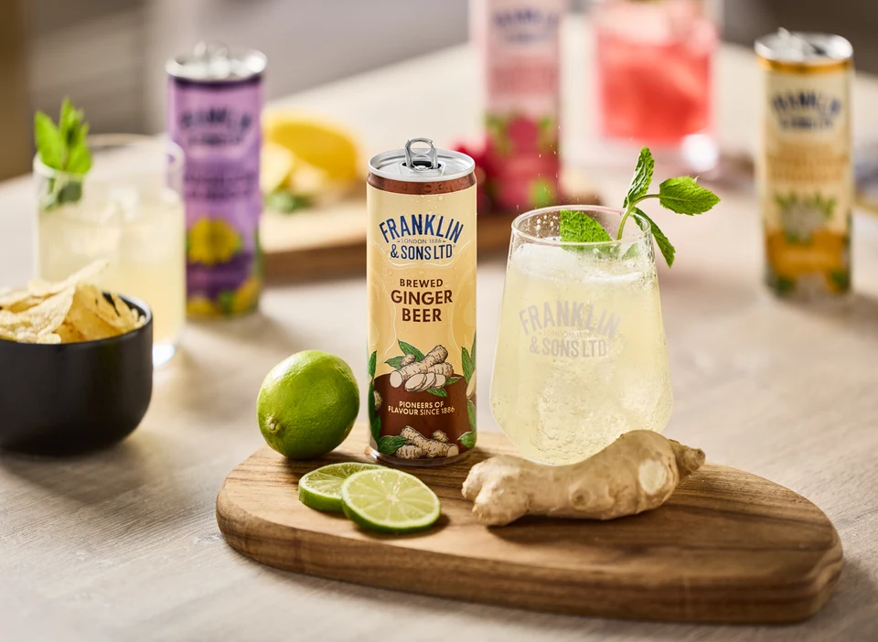 Oficiální lifestyle fotografie produktu F&S Ginger Beer plechovka 0,15l.