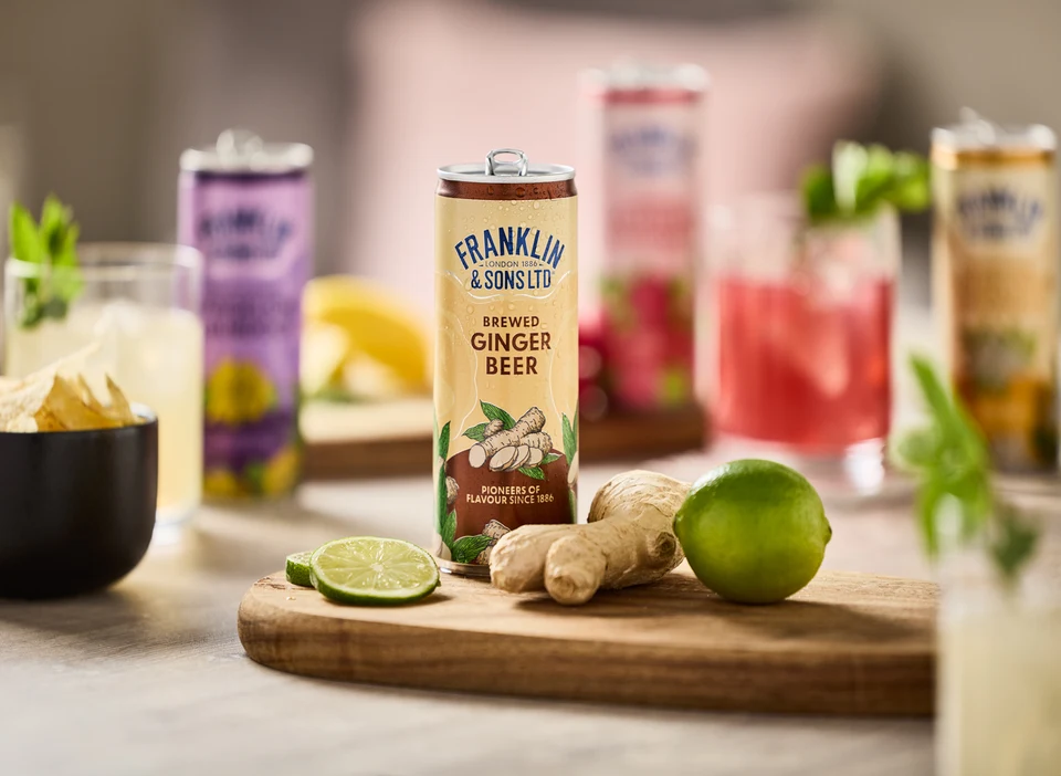 Oficiální lifestyle fotografie produktu F&S Ginger Beer plechovka 0,15l.