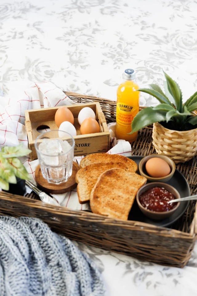 Oficiální lifestyle fotografie produktu F&S limonáda Broskev & Mango 0,275l.