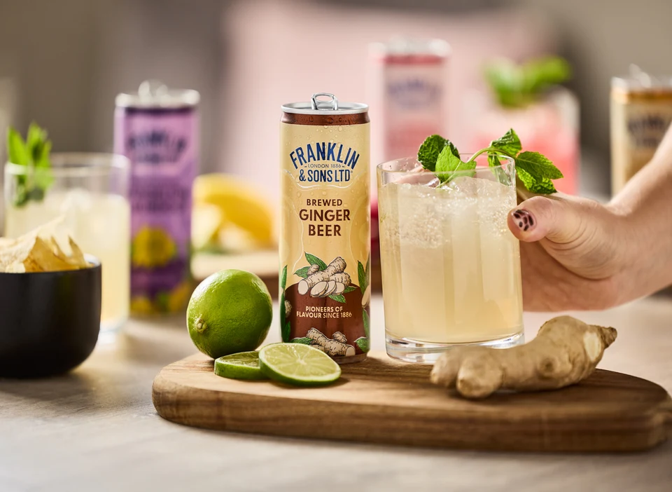 Oficiální lifestyle fotografie produktu F&S Ginger Beer plechovka 0,15l.