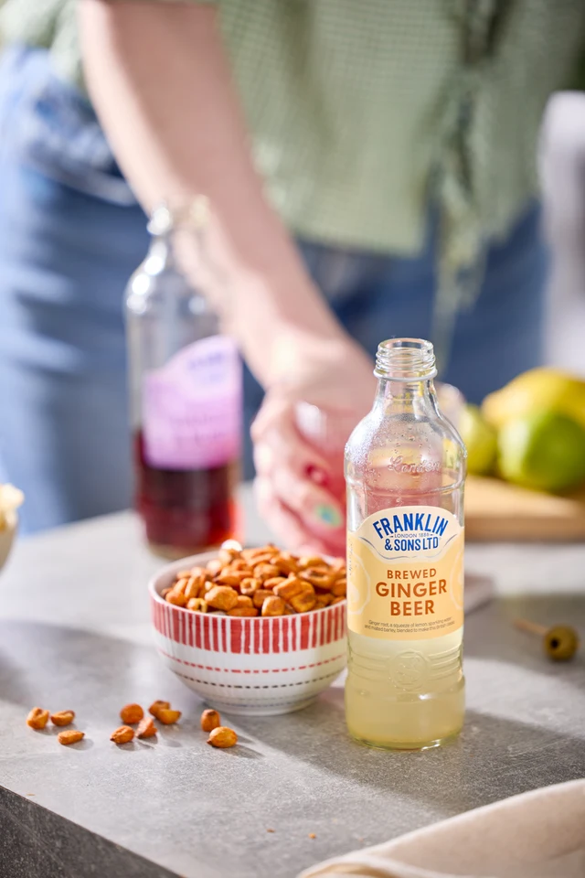 Oficiální lifestyle fotografie produktu F&S Ginger Beer 0,2l.