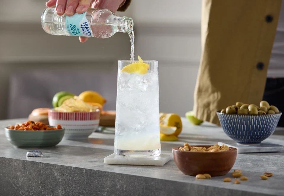 Oficiální lifestyle fotografie produktu F&S soda 0,2l.
