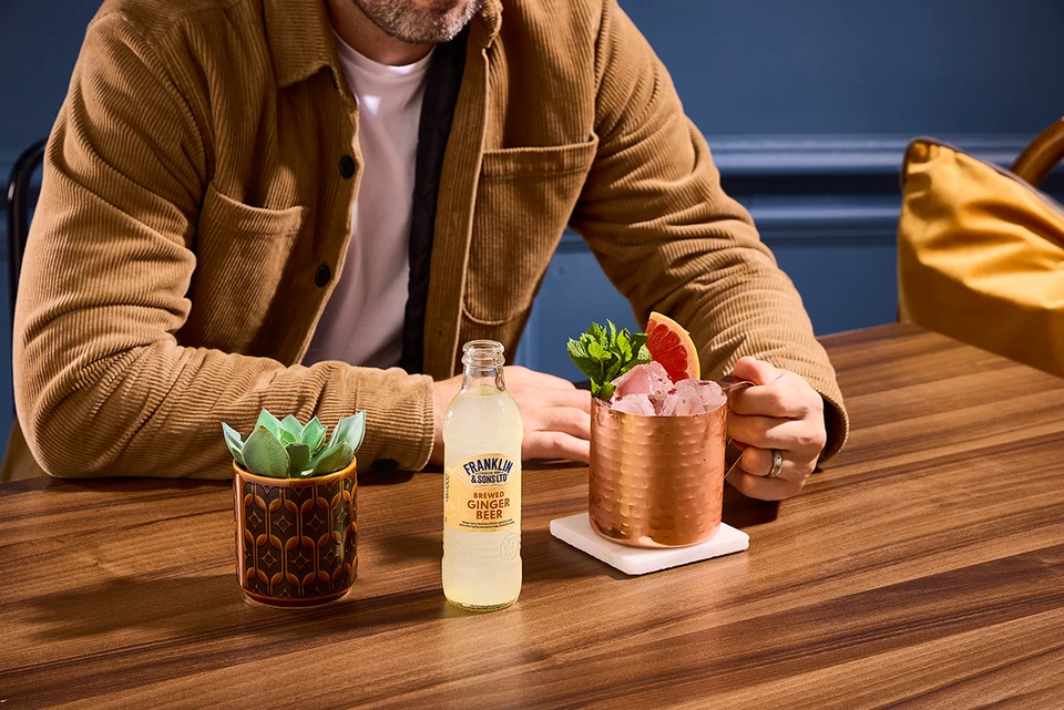 Oficiální lifestyle fotografie produktu F&S Ginger Beer 0,2l.