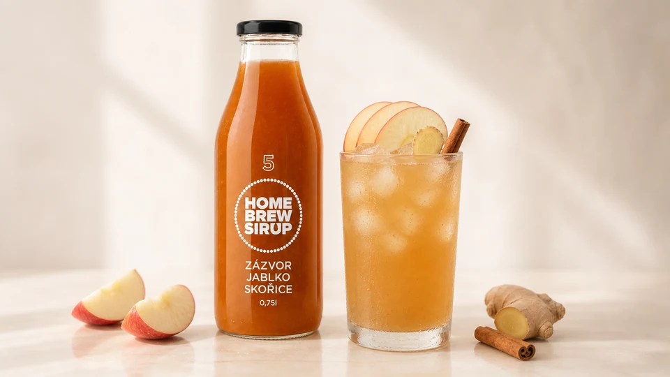 studená limonáda s lahví; produkt Zázvor, jablko & skořice.