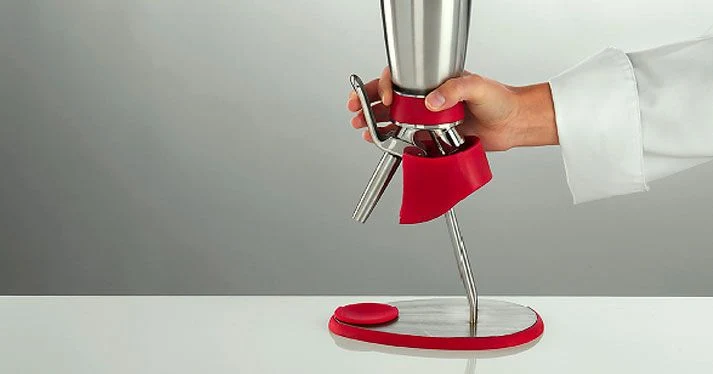 Whipper holder - stojan na šlehačkové láhve