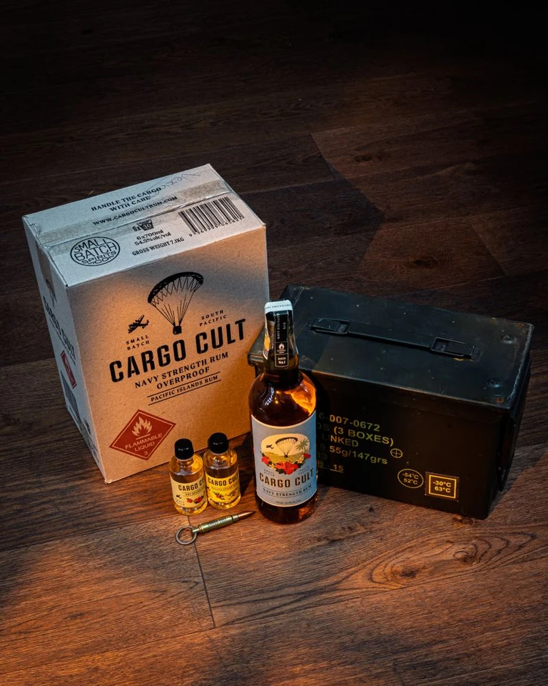 Cargo Cult Navy Strength Rum 54,5 % – Limitovaná edice Ammo Box 0,7 l