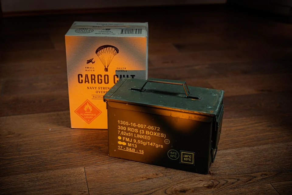Cargo Cult Navy Strength Rum 54,5 % – Limitovaná edice Ammo Box 0,7 l